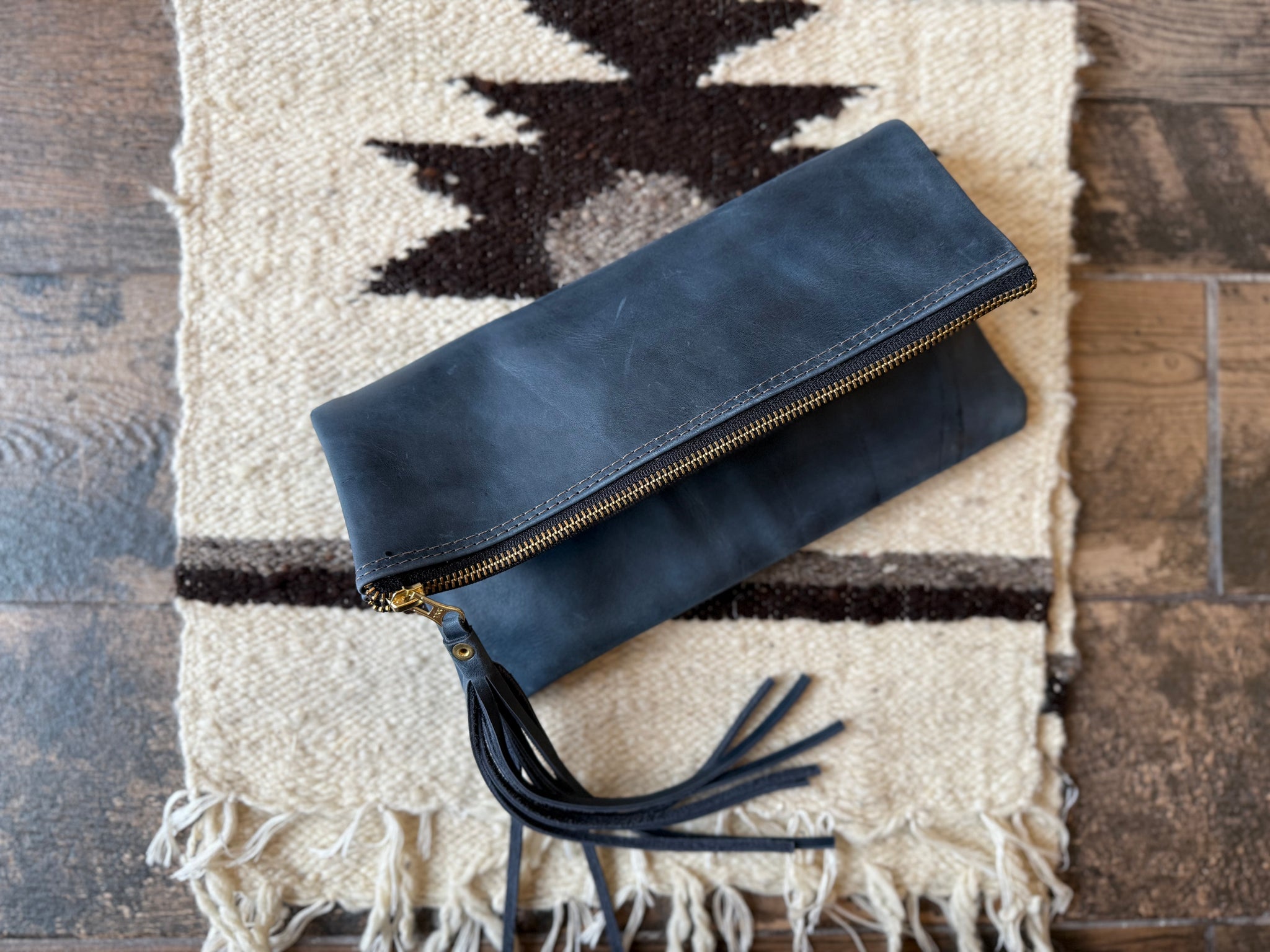 Fold over clutch marbled blue