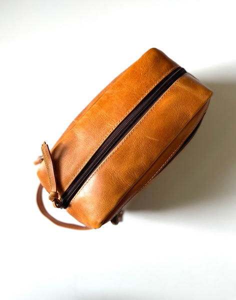 The Miguel - all leather overnight Dopp kit Small (tan)