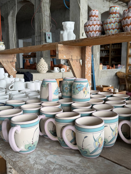 1 Wild Bird Latte Cup/colors and design will vary. In story only