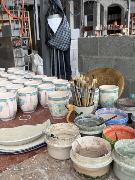 1 Wild Bird Latte Cup/colors and design will vary. In story only